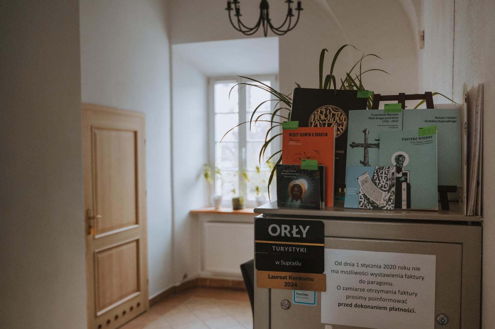 Pokoje Goscinne Domu Pielgrzyma W Supraslu Bagian luar foto