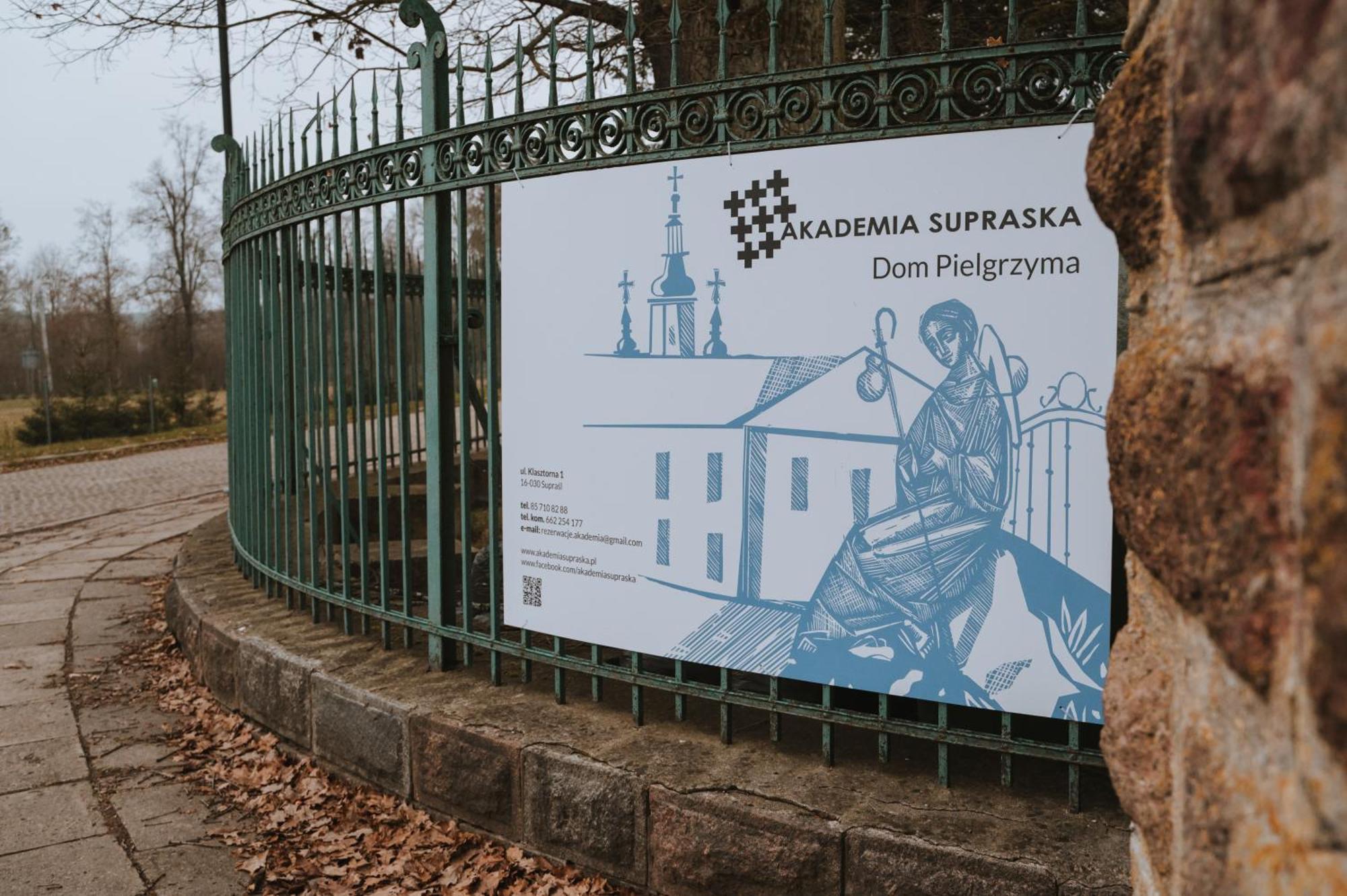 Pokoje Goscinne Domu Pielgrzyma W Supraslu Bagian luar foto