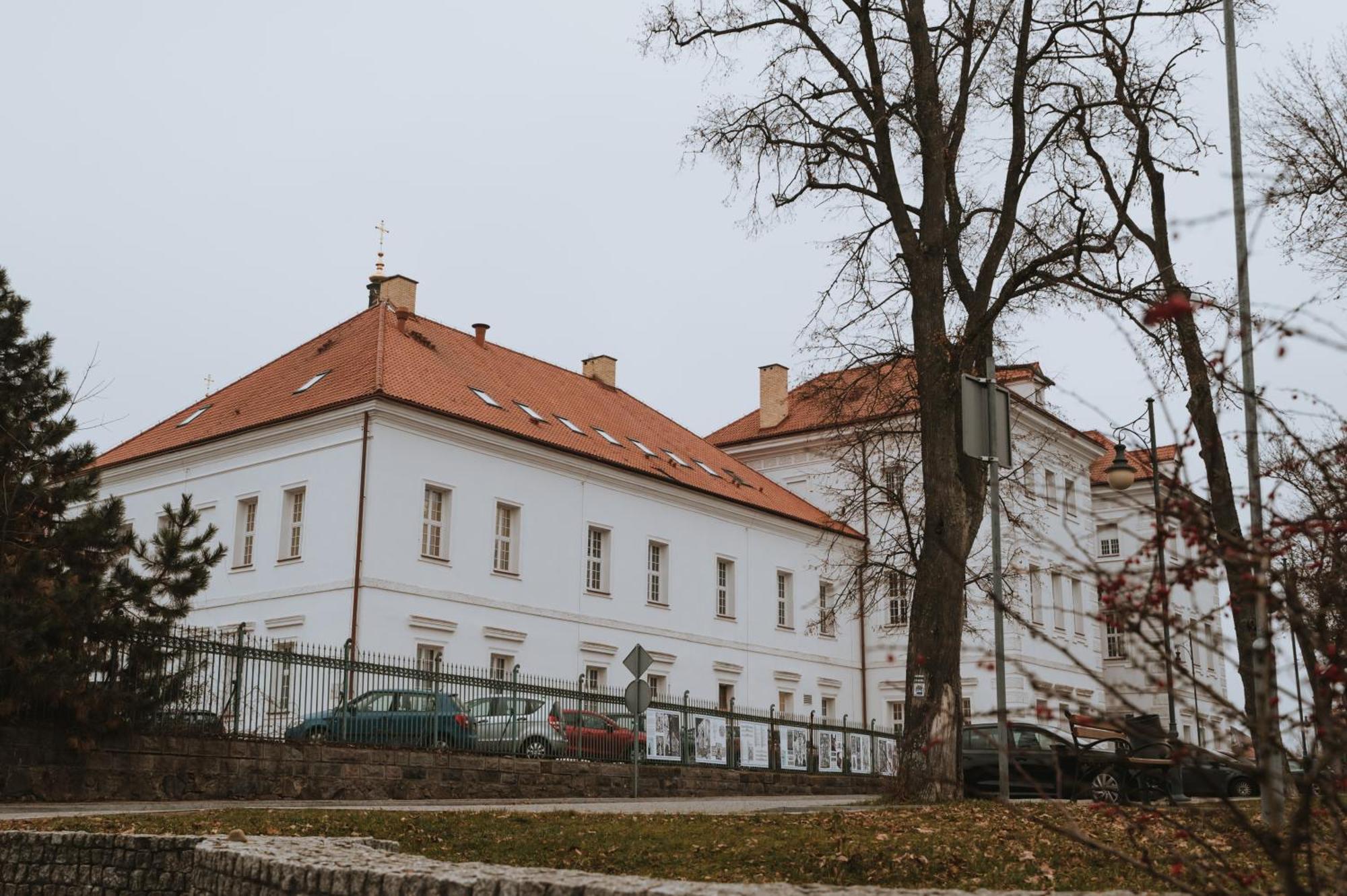 Pokoje Goscinne Domu Pielgrzyma W Supraslu Bagian luar foto