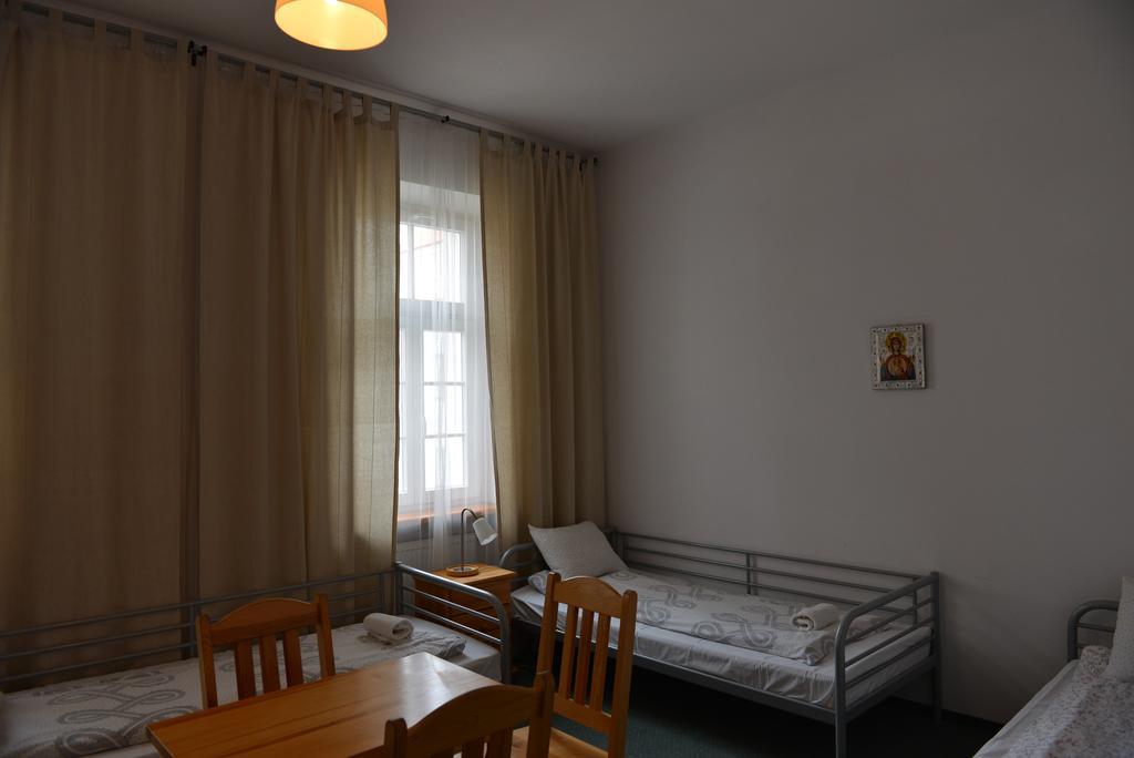 Pokoje Goscinne Domu Pielgrzyma W Supraslu Ruang foto